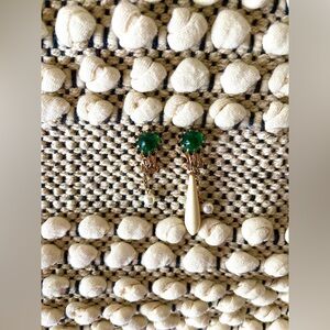 Green Caboshon Clip Earrings ♥️